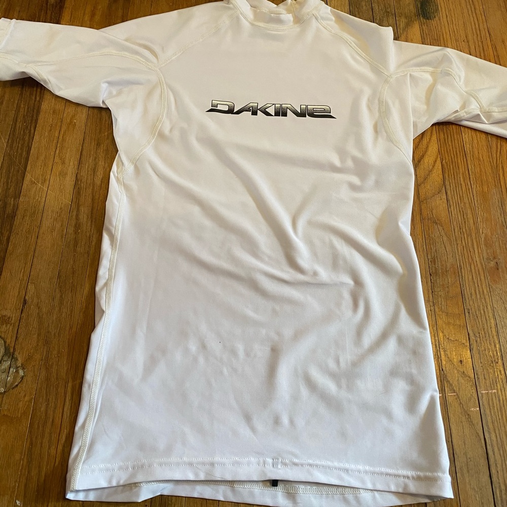 NWOT Dakine surf shirt